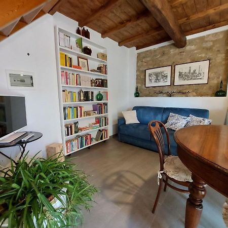 Stone holiday home in Fiano Pescaglia with private garden Loppeglia Esterno foto