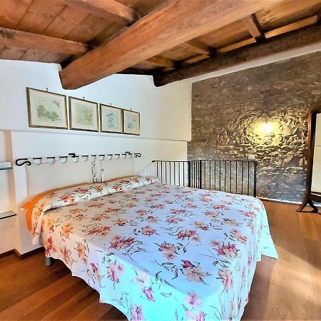 Stone holiday home in Fiano Pescaglia with private garden Loppeglia Esterno foto