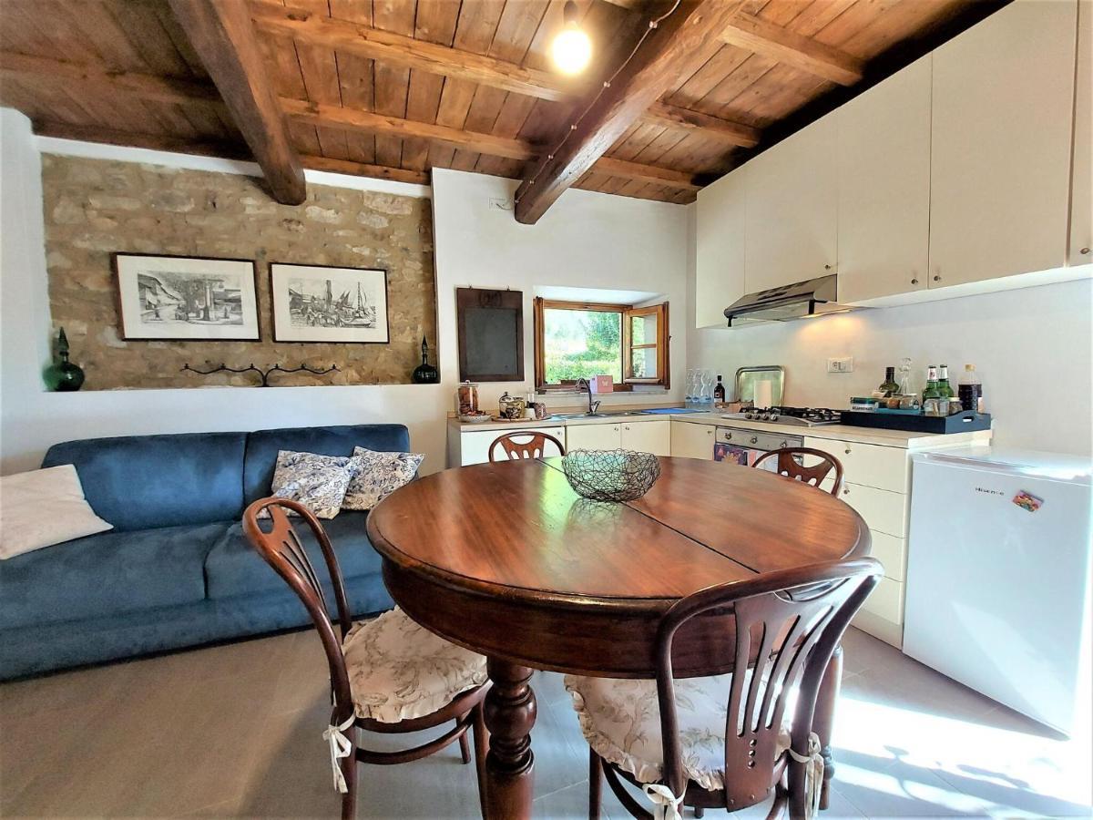 Stone holiday home in Fiano Pescaglia with private garden Loppeglia Esterno foto