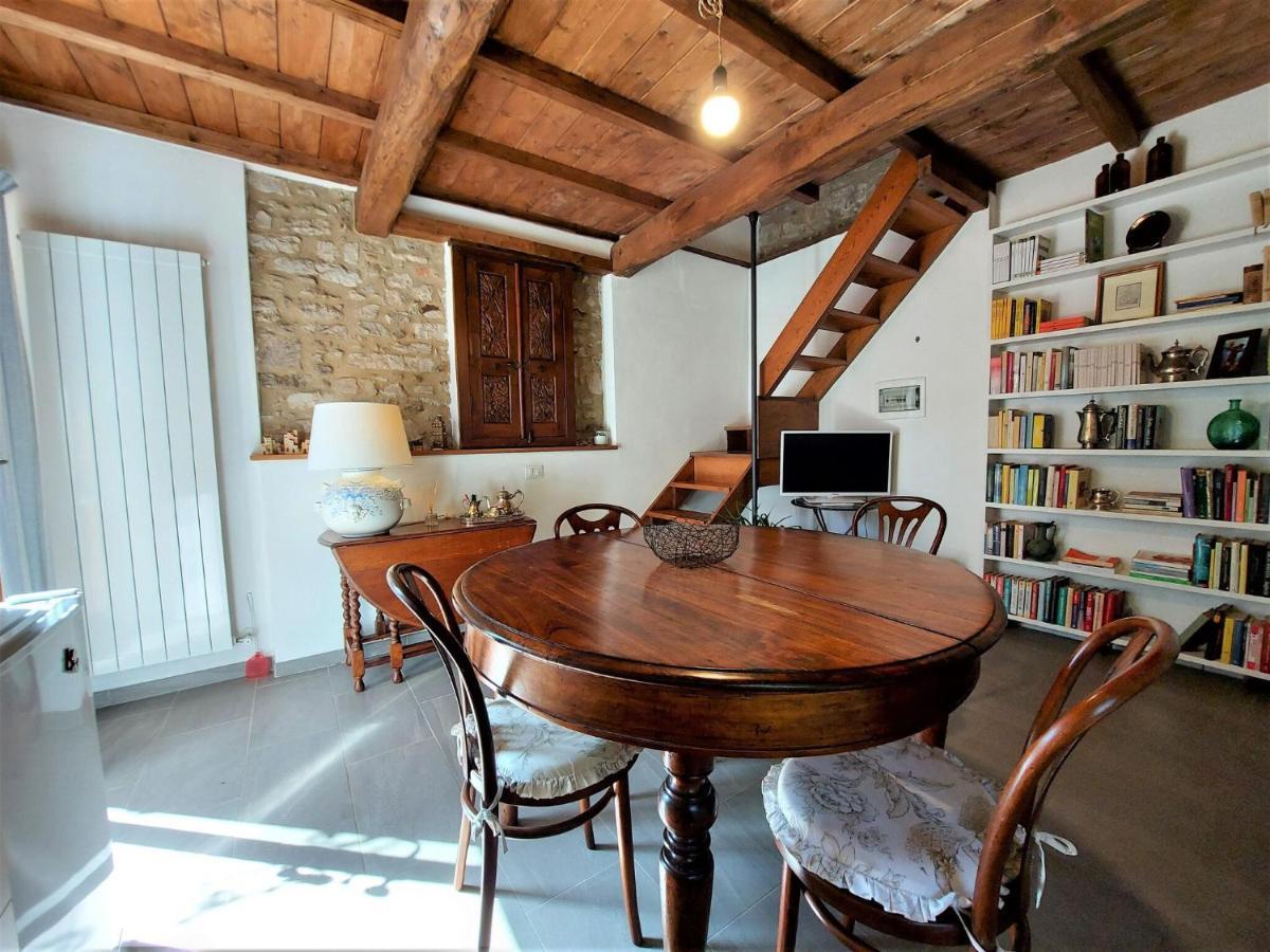 Stone holiday home in Fiano Pescaglia with private garden Loppeglia Esterno foto