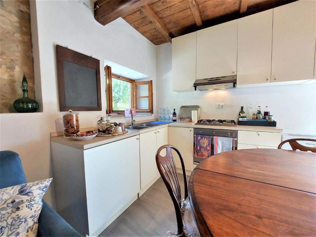 Stone holiday home in Fiano Pescaglia with private garden Loppeglia Esterno foto