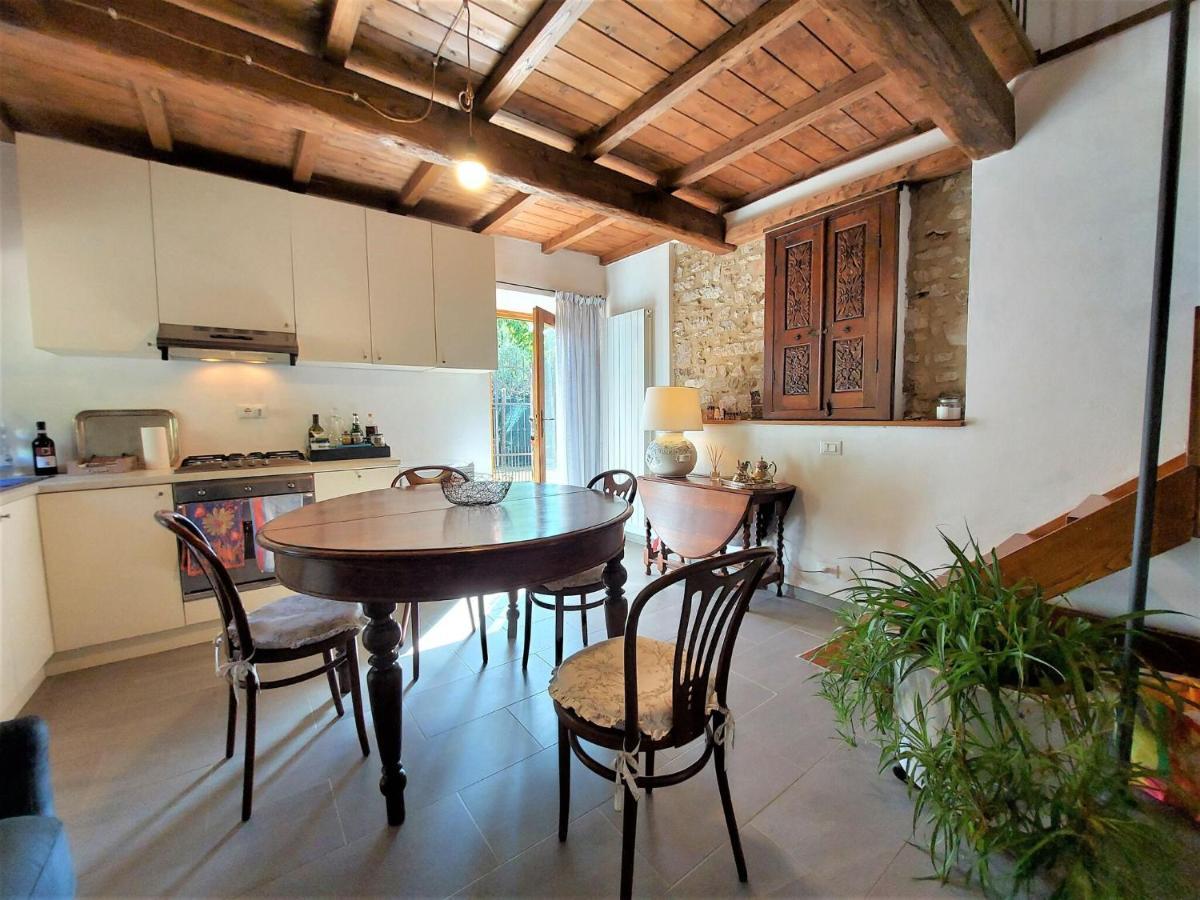 Stone holiday home in Fiano Pescaglia with private garden Loppeglia Esterno foto