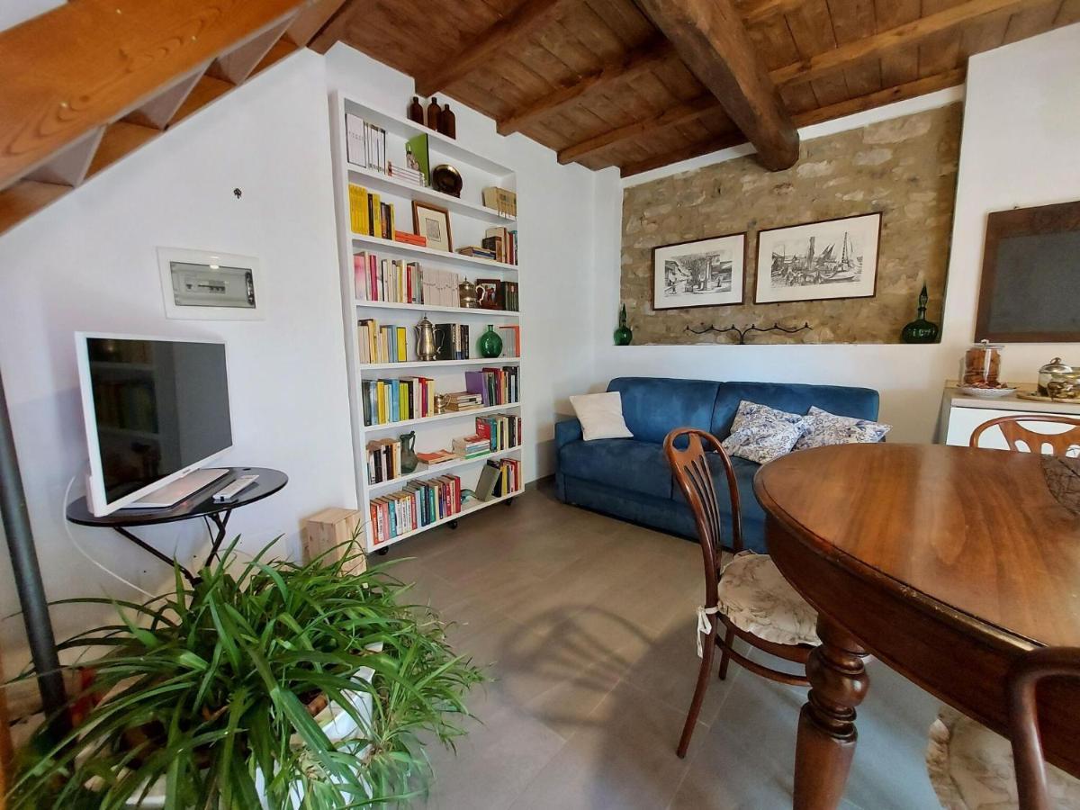 Stone holiday home in Fiano Pescaglia with private garden Loppeglia Esterno foto