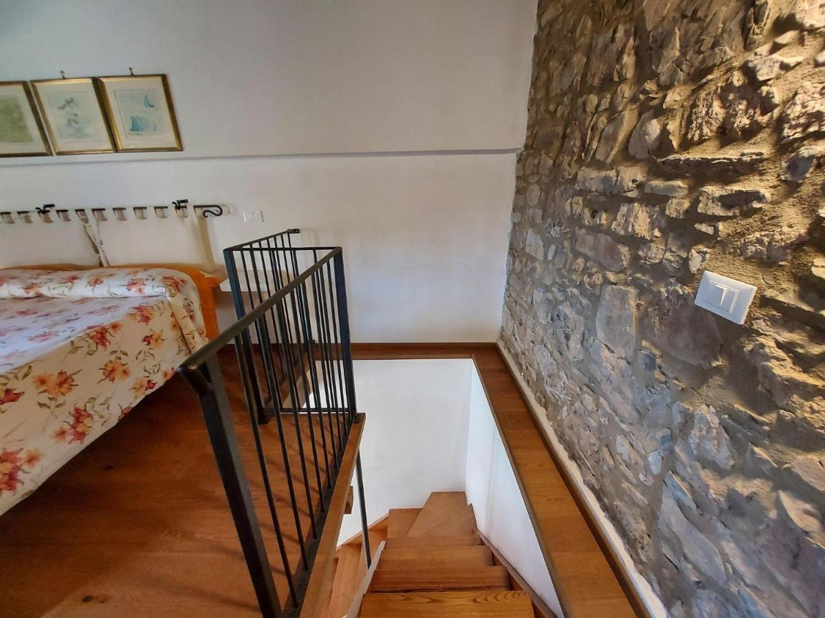 Stone holiday home in Fiano Pescaglia with private garden Loppeglia Esterno foto