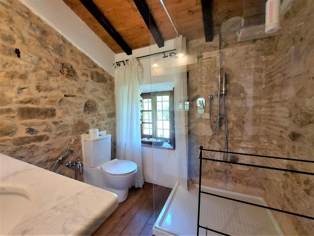 Stone holiday home in Fiano Pescaglia with private garden Loppeglia Esterno foto