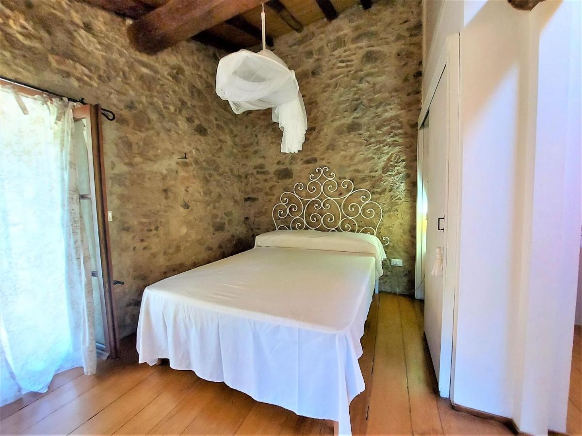 Stone holiday home in Fiano Pescaglia with private garden Loppeglia Esterno foto