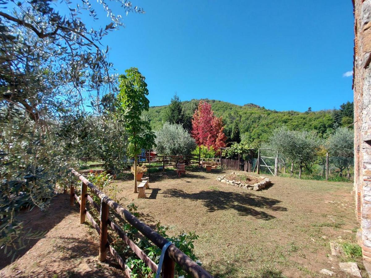 Stone holiday home in Fiano Pescaglia with private garden Loppeglia Esterno foto