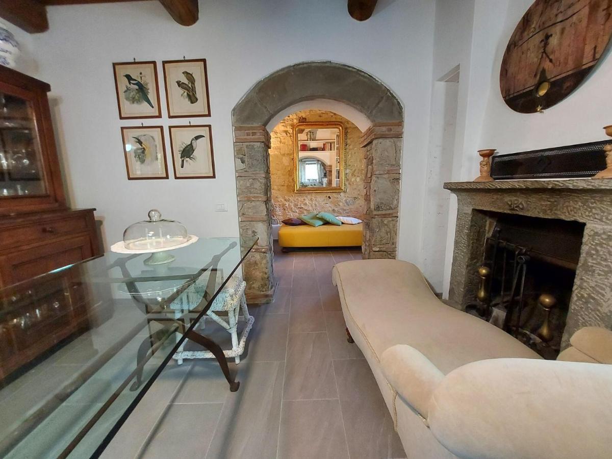 Stone holiday home in Fiano Pescaglia with private garden Loppeglia Esterno foto