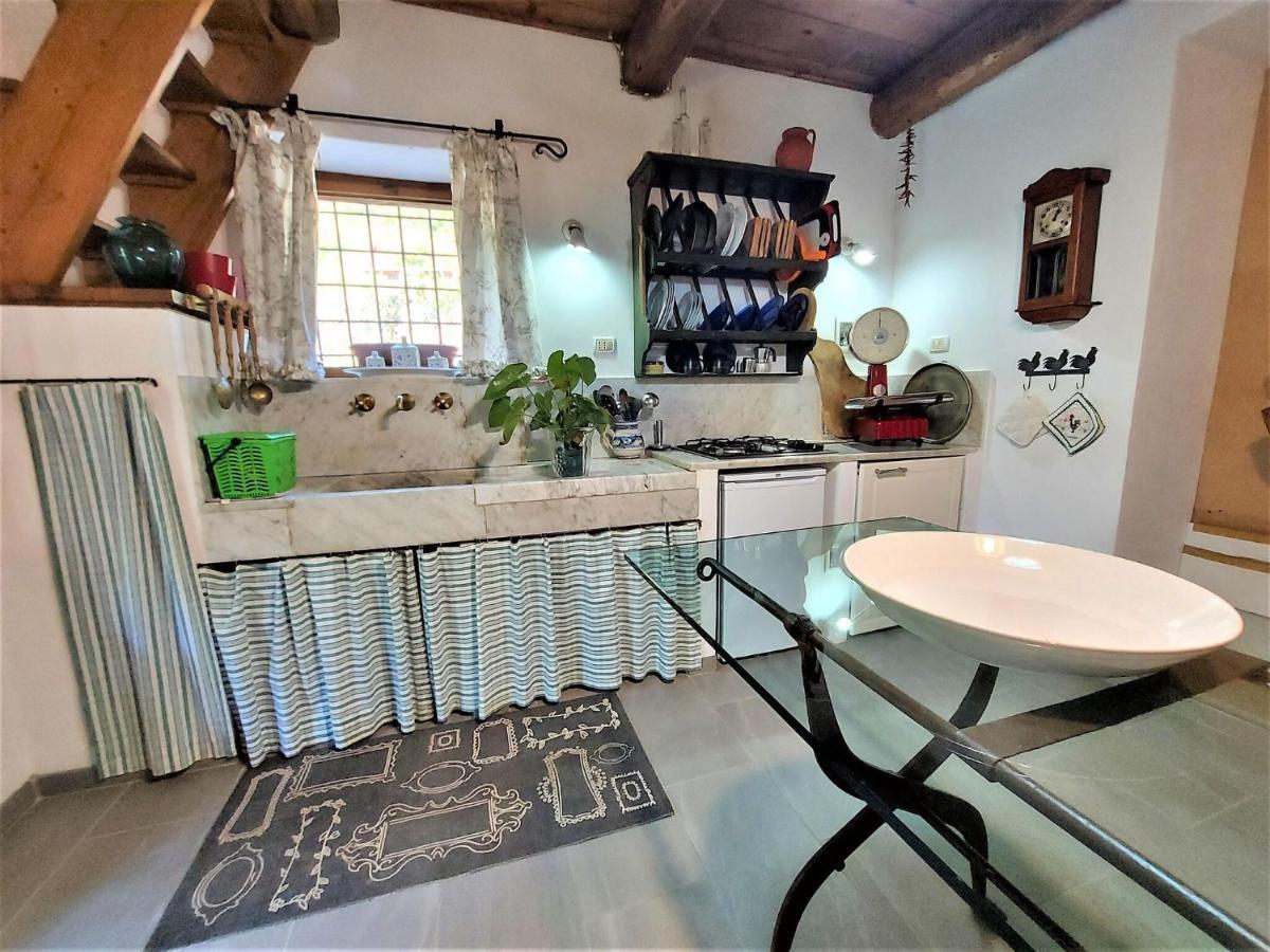 Stone holiday home in Fiano Pescaglia with private garden Loppeglia Esterno foto