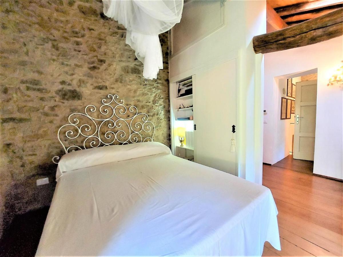 Stone holiday home in Fiano Pescaglia with private garden Loppeglia Esterno foto