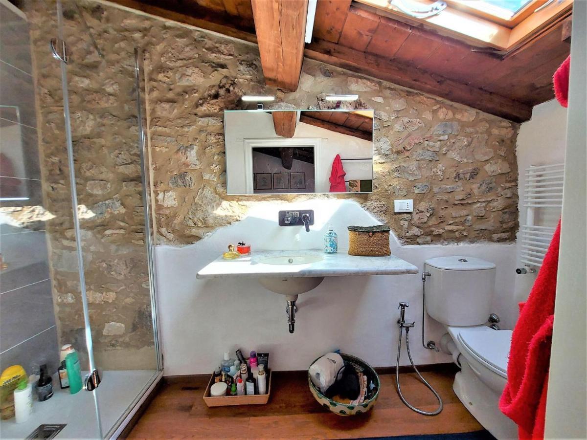 Stone holiday home in Fiano Pescaglia with private garden Loppeglia Esterno foto